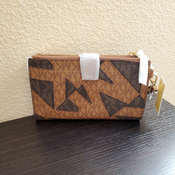 Michael kors Signature Sinclair East West Tote  and Medium Double Zip Wr… - Picture 8 of 8